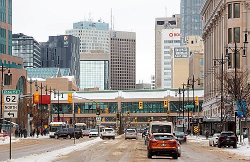 MIKE DEAL / WINNIPEG FREE PRESS
Downtown Winnipeg looking east along Portage Avenue from Balmoral Street Wednesday afternoon.
220126 - Wednesday, January 26, 2022.