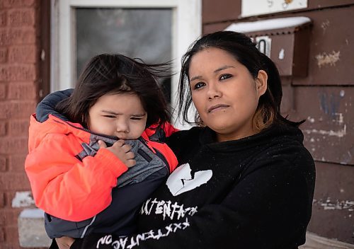 JESSICA LEE / WINNIPEG FREE PRESS

Kyetta Fontaine poses for a portrait on January 26, 2022 in front of her home holding her daughter, 18 month old Octavia Houle.

Reporter: Dylan





