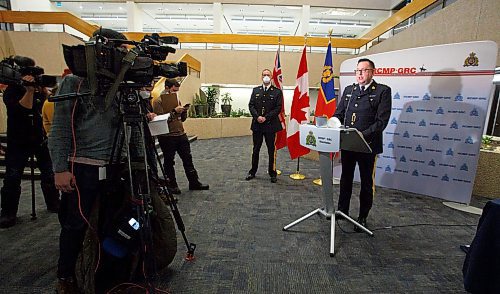 MIKE DEAL / WINNIPEG FREE PRESS
Chief Superintendent Rob Hill, Criminal Operations Officer for the Manitoba RCMP speaks to the media at the RCMP &#x201c;D&#x201d; Division Headquarters, 1091 Portage Avenue, during an update regarding the investigation into the four deceased individuals near the Canada/U.S. border.
220127 - Thursday, January 27, 2022.