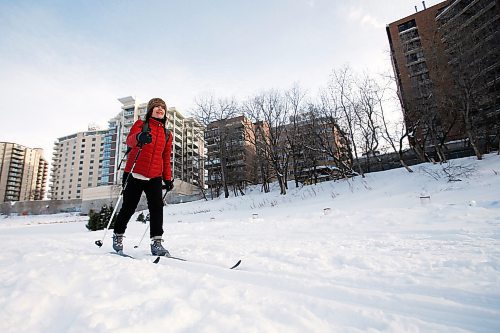 JOHN WOODS / WINNIPEG FREE PRESS
Lindsay Somers, who uses Winnipeg&#x573; river ice trails to commute to work and to exercise with her friends and running club, is photographed on the Assiniboine River trail at the Hugo Dock  terminus Sunday, January 30, 2022. 

Re: Abas