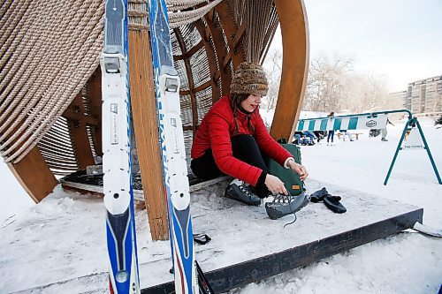 JOHN WOODS / WINNIPEG FREE PRESS
Lindsay Somers, who uses Winnipeg&#x573; river ice trails to commute to work and to exercise with her friends and running club, is photographed on the Assiniboine River trail at the Hugo Dock  terminus Sunday, January 30, 2022. 

Re: Abas