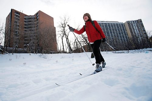 JOHN WOODS / WINNIPEG FREE PRESS
Lindsay Somers, who uses Winnipeg&#x573; river ice trails to commute to work and to exercise with her friends and running club, is photographed on the Assiniboine River trail at the Hugo Dock  terminus Sunday, January 30, 2022. 

Re: Abas