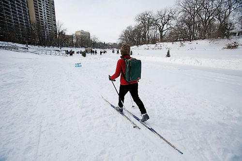 JOHN WOODS / WINNIPEG FREE PRESS
Lindsay Somers, who uses Winnipeg&#x573; river ice trails to commute to work and to exercise with her friends and running club, is photographed on the Assiniboine River trail at the Hugo Dock  terminus Sunday, January 30, 2022. 

Re: Abas