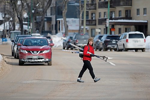 JOHN WOODS / WINNIPEG FREE PRESS
Lindsay Somers, who uses Winnipeg&#x573; river ice trails to commute to work and to exercise with her friends and running club, is photographed walking home from the Assiniboine River trail at the Hugo Dock  terminus Sunday, January 30, 2022. 

Re: Abas