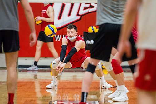 MIKAELA MACKENZIE / WINNIPEG FREE PRESS

Wesmen mens volleyball libero Darian Picklyk practices with the team in Winnipeg on Monday, Jan. 31, 2022.  For Taylor Allen story.
Winnipeg Free Press 2022.