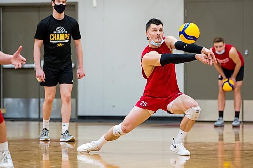 MIKAELA MACKENZIE / WINNIPEG FREE PRESS

Wesmen mens volleyball libero Darian Picklyk practices with the team in Winnipeg on Monday, Jan. 31, 2022.  For Taylor Allen story.
Winnipeg Free Press 2022.