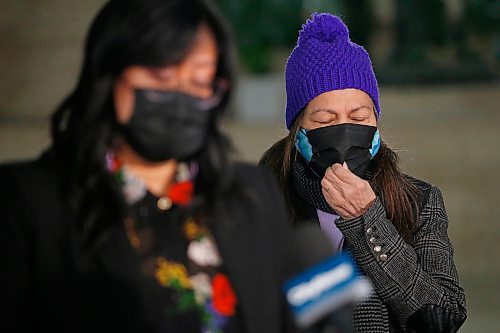 JOHN WOODS / WINNIPEG FREE PRESS
Melissa Carter, left, with her mother Florinda Apalit, speaks about her elderly father at a press conference at the Manitoba Legislature, Monday, January 31, 2022. Mr. Apalit was transferred from Concordia Hospital to Minnedosa.

Re: Danielle