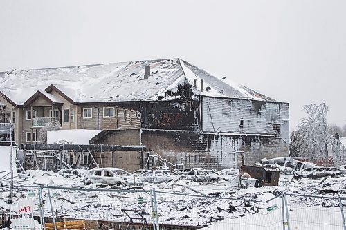 MIKAELA MACKENZIE / WINNIPEG FREE PRESS

The scene of the fire, which burned down a condo complex under construction and singed nearby buildings, on Kimberly Avenue in Winnipeg on Tuesday, Feb. 1, 2022. For --- story.
Winnipeg Free Press 2022.