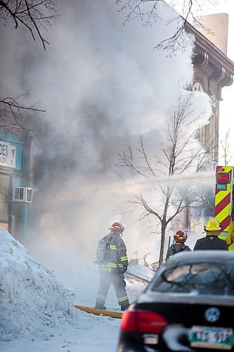 MIKAELA MACKENZIE / WINNIPEG FREE PRESS

Firefighters battle a fire at Portage Avenue and Langside Street in Winnipeg on Wednesday, Feb. 2, 2022. Standup.
Winnipeg Free Press 2022.