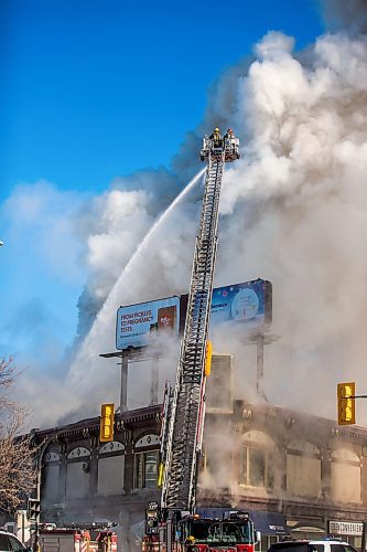 MIKAELA MACKENZIE / WINNIPEG FREE PRESS

Firefighters battle a fire at Portage Avenue and Langside Street in Winnipeg on Wednesday, Feb. 2, 2022. Standup.
Winnipeg Free Press 2022.