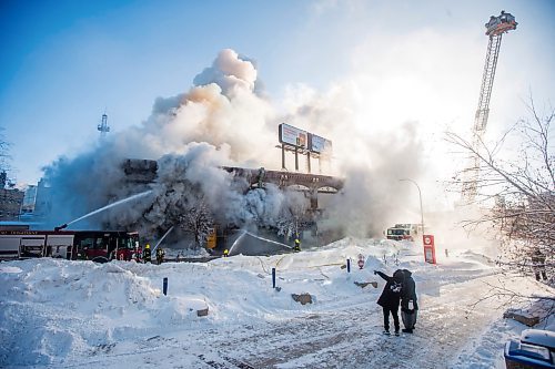 MIKAELA MACKENZIE / WINNIPEG FREE PRESS

Firefighters battle a fire at Portage Avenue and Langside Street in Winnipeg on Wednesday, Feb. 2, 2022. Standup.
Winnipeg Free Press 2022.