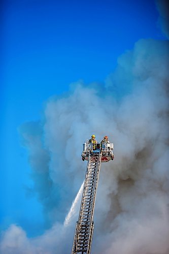 MIKAELA MACKENZIE / WINNIPEG FREE PRESS

Firefighters battle a fire at Portage Avenue and Langside Street in Winnipeg on Wednesday, Feb. 2, 2022. Standup.
Winnipeg Free Press 2022.