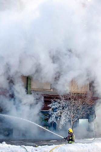 MIKAELA MACKENZIE / WINNIPEG FREE PRESS

Firefighters battle a fire at Portage Avenue and Langside Street in Winnipeg on Wednesday, Feb. 2, 2022. Standup.
Winnipeg Free Press 2022.