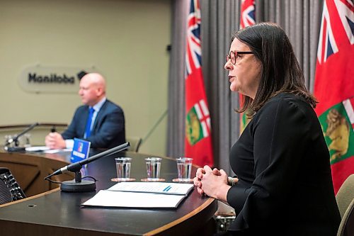 MIKAELA MACKENZIE / WINNIPEG FREE PRESS

Premier Heather Stefanson (front) and chief provincial public health officer Dr. Brent Roussin give a public health order update at the Manitoba Legislative Building in Winnipeg on Wednesday, Feb. 2, 2022. Standup.
Winnipeg Free Press 2022.