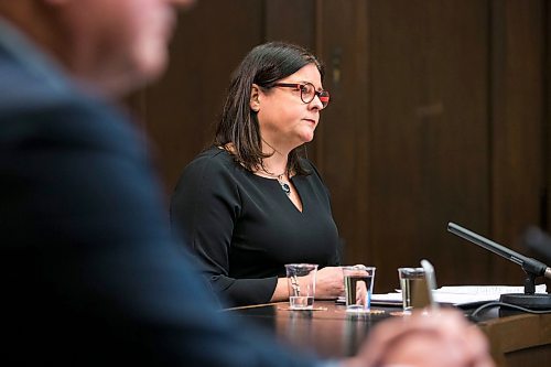 MIKAELA MACKENZIE / WINNIPEG FREE PRESS

Premier Heather Stefanson (right) and chief provincial public health officer Dr. Brent Roussin give a public health order update at the Manitoba Legislative Building in Winnipeg on Wednesday, Feb. 2, 2022. Standup.
Winnipeg Free Press 2022.