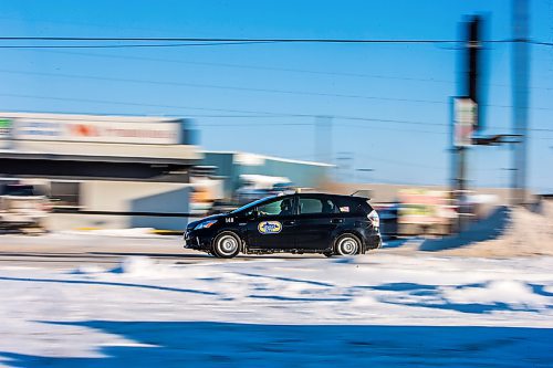 MIKAELA MACKENZIE / WINNIPEG FREE PRESS

A taxi drives down King Edward Street in Winnipeg on Wednesday, Feb. 2, 2022. For Joyanne story.
Winnipeg Free Press 2022.