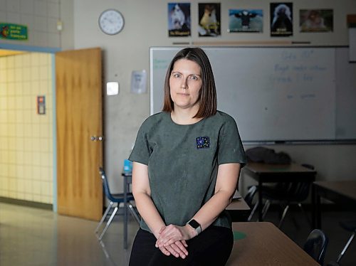 JESSICA LEE / WINNIPEG FREE PRESS

College Jeanne Sauve teacher-librarian V&#xe9;ronique Reynolds is photographed on February 3, 2022.

Reporter: Maggie




