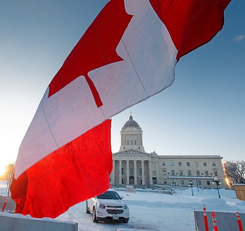 MIKE DEAL / WINNIPEG FREE PRESS
Protesters block the entrance to the Manitoba Legislative building on Broadway Avenue and have parked their trucks along Memorial early Friday morning.
220204 - Friday, February 04, 2022.