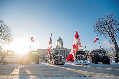 MIKAELA MACKENZIE / WINNIPEG FREE PRESS

Folks rally against vaccine mandates and in support of truckers outside of the Manitoba Legislative Building in Winnipeg on Friday, Feb. 4, 2022. For Carol/Danielle story.
Winnipeg Free Press 2022.