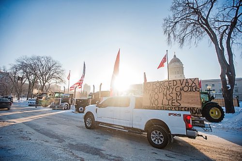 MIKAELA MACKENZIE / WINNIPEG FREE PRESS

Folks rally against vaccine mandates and in support of truckers outside of the Manitoba Legislative Building in Winnipeg on Friday, Feb. 4, 2022. For Carol/Danielle story.
Winnipeg Free Press 2022.