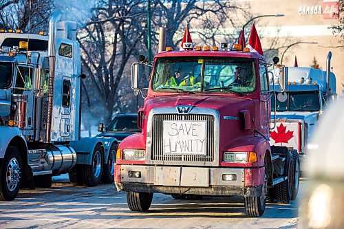 MIKAELA MACKENZIE / WINNIPEG FREE PRESS

Folks rally against vaccine mandates and in support of truckers outside of the Manitoba Legislative Building in Winnipeg on Friday, Feb. 4, 2022. For Carol/Danielle story.
Winnipeg Free Press 2022.