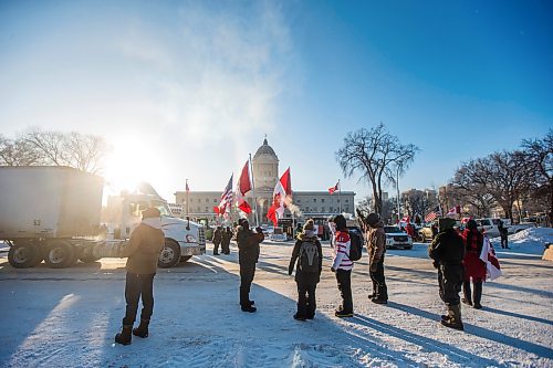 MIKAELA MACKENZIE / WINNIPEG FREE PRESS

Folks rally against vaccine mandates and in support of truckers outside of the Manitoba Legislative Building in Winnipeg on Friday, Feb. 4, 2022. For Carol/Danielle story.
Winnipeg Free Press 2022.