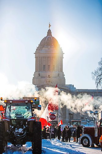 MIKAELA MACKENZIE / WINNIPEG FREE PRESS

Folks rally against vaccine mandates and in support of truckers outside of the Manitoba Legislative Building in Winnipeg on Friday, Feb. 4, 2022. For Carol/Danielle story.
Winnipeg Free Press 2022.