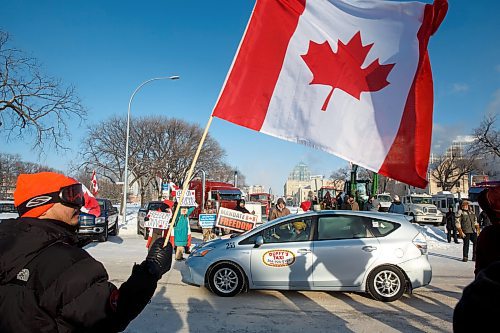 MIKE DEAL / WINNIPEG FREE PRESS
Protesters block the entrance to the Manitoba Legislative building on Broadway Avenue and have parked their trucks along Memorial early Friday morning.
220204 - Friday, February 04, 2022.