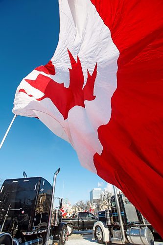 MIKE DEAL / WINNIPEG FREE PRESS
Protesters block the entrance to the Manitoba Legislative building on Broadway Avenue and have parked their trucks along Memorial early Friday morning.
220204 - Friday, February 04, 2022.