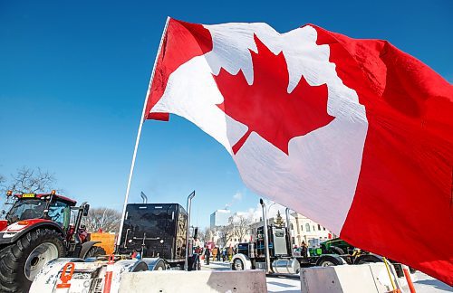 MIKE DEAL / WINNIPEG FREE PRESS
Protesters block the entrance to the Manitoba Legislative building on Broadway Avenue and have parked their trucks along Memorial early Friday morning.
220204 - Friday, February 04, 2022.