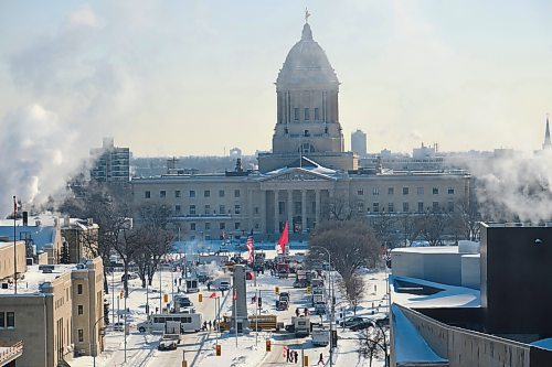 MIKE DEAL / WINNIPEG FREE PRESS
Protesters block the entrance to the Manitoba Legislative building on Broadway Avenue and have parked their trucks along Memorial all day Friday.
220204 - Friday, February 04, 2022.