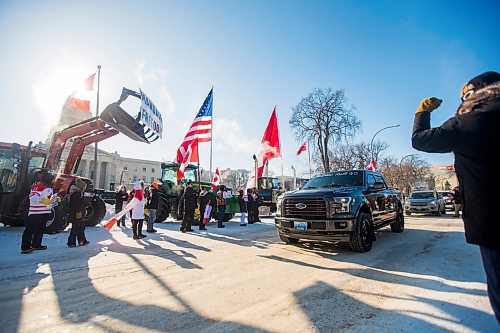 MIKAELA MACKENZIE / WINNIPEG FREE PRESS

Folks rally against vaccine mandates and in support of truckers outside of the Manitoba Legislative Building in Winnipeg on Friday, Feb. 4, 2022. For Carol/Danielle story.
Winnipeg Free Press 2022.