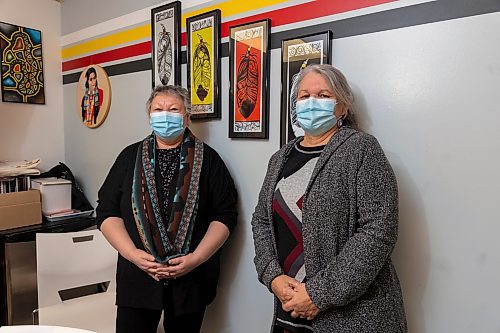 Brandon Friendship Centre 60s Scoop coordinator Debbie Huntinghawk and Cultural Support Worker Deborah Tacan pose for a photo Thursday.(Chelsea Kemp/The Brandon Sun)