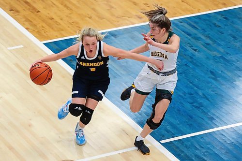 Piper Ingalls of the Brandon University Bobcats pushes past the University of Regina Cougars Dayna Pearce in a Canada West women&#x573; basketball game at the Healthy Living Centre Saturday. (Chelsea Kemp/The Brandon Sun)