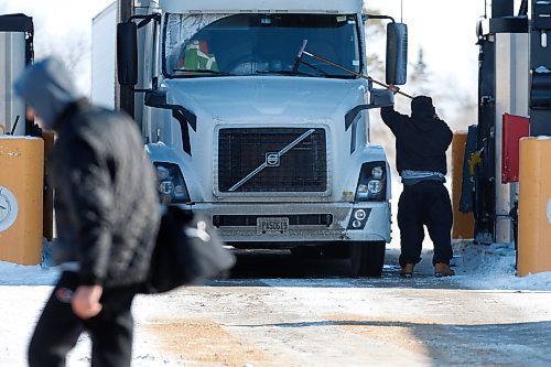 JOHN WOODS / WINNIPEG FREE PRESS
A working driver attends to his truck at a truck stop on Portage Avenue in Headingley, Sunday, February 6, 2022. 

Re: Piche