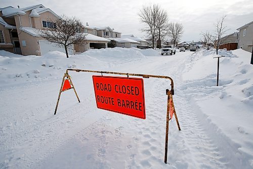 JOHN WOODS / WINNIPEG FREE PRESS
Crews work on fixing a watermain break on a Fulton St property, Sunday, February 6, 2022. residents allege water had been flowing uncontrolled for a week.

Re: Piche