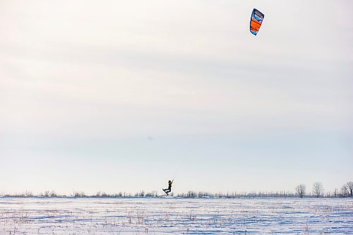 MIKAELA MACKENZIE / WINNIPEG FREE PRESS

Carlo Abubo enjoys the warm, windy weather while kiteboarding at Beaudry Provincial Park just outside of Winnipeg on Monday, Feb. 7, 2022. Entry to provincial parks is free all of February. Standup.
Winnipeg Free Press 2022.