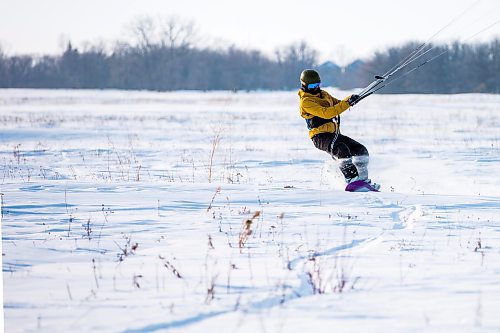 MIKAELA MACKENZIE / WINNIPEG FREE PRESS

Carlo Abubo enjoys the warm, windy weather while kiteboarding at Beaudry Provincial Park just outside of Winnipeg on Monday, Feb. 7, 2022. Entry to provincial parks is free all of February. Standup.
Winnipeg Free Press 2022.