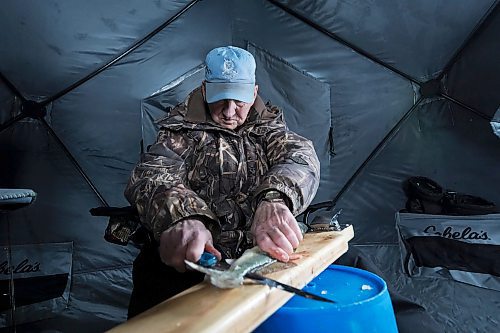 PRABHJOT SINGH / WINNIPEG FREE PRESS

LAKE WINNIPEG NEAR RIVERTON &#x460;
Ice fishing with Joe Kim and Bill Kitching 

- story by AV Kitching