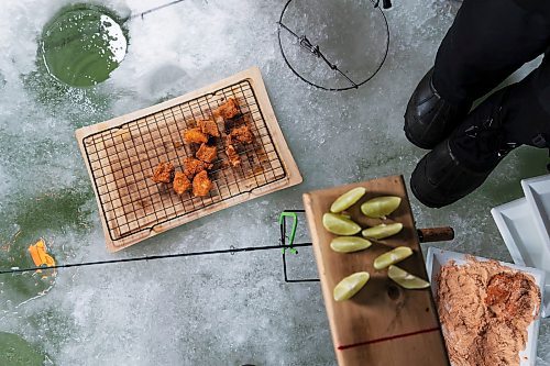 PRABHJOT SINGH / WINNIPEG FREE PRESS

LAKE WINNIPEG NEAR RIVERTON &#x2014; 
Ice fishing with Joe Kim and Bill Kitching 

- story by AV Kitching