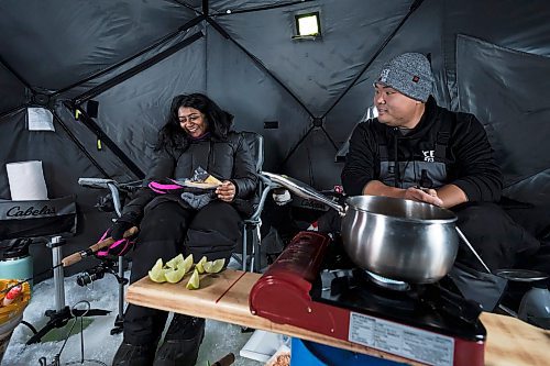 PRABHJOT SINGH / WINNIPEG FREE PRESS

LAKE WINNIPEG NEAR RIVERTON &#x2014; 
Ice fishing with Joe Kim and Bill Kitching 

- story by AV Kitching