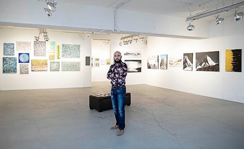 JESSICA LEE / WINNIPEG FREE PRESS

Artist Tameem Safi poses for a photo on February 8, 2022 at Cre8ery Gallery where his show &#x2018;Through and Through&#x2019; is being held.

Reporter: Ben




