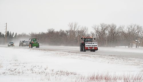 MIKE DEAL / WINNIPEG FREE PRESS
A farm tractor heads south on Hwy 75 late Wednesday afternoon while blowing snow hindered many motorists.
220209 - Wednesday, February 09, 2022.
