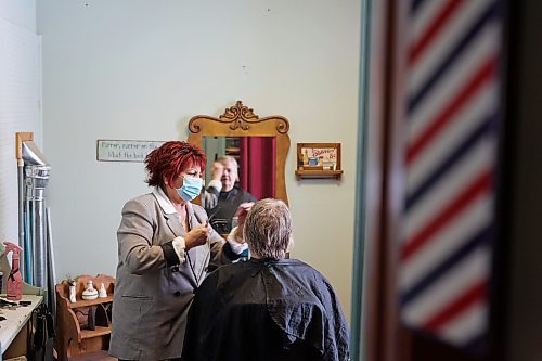 09022022
Lorette Sillen cuts hair in the barber shop at the back of the Clanwilliam General Store on a Wednesday morning in late January. Sillen, who lives north of Clanwilliam, cuts hair at the store every Wednesday as a way of keeping busy in her retirement. 
(Tim Smith/The Brandon Sun)