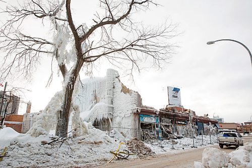 MIKE DEAL / WINNIPEG FREE PRESS
The destroyed store fronts of the Kirkwood Block at Portage Avenue and Langside Street.
Fire ripped through the structure at the beginning of February. 
See Ben Waldman story
220209 - Wednesday, February 09, 2022.