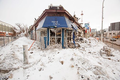 MIKE DEAL / WINNIPEG FREE PRESS
The destroyed store fronts of the Kirkwood Block at Portage Avenue and Langside Street.
Fire ripped through the structure at the beginning of February. 
See Ben Waldman story
220209 - Wednesday, February 09, 2022.