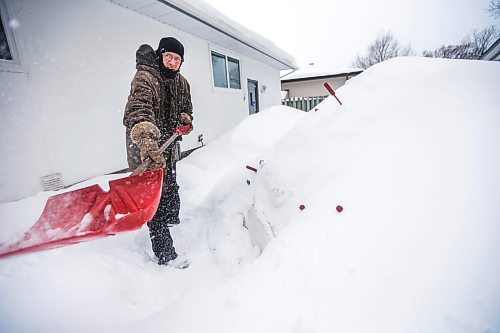 MIKAELA MACKENZIE / WINNIPEG FREE PRESS

Alex Wiebe, who loves embracing the winter elements, poses for a portrait by his backyard quinzhee in Winnipeg on Thursday, Feb. 10, 2022. . For Declan story.
Winnipeg Free Press 2022.