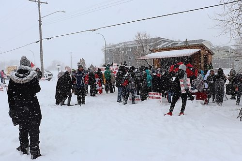 GRANT BURR / WINNIPEG FREE PRESS
Steinbach Regional Secondary School students and supporters protest against provincial COVID mandates Thursday, February 10, 2022