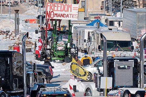 MIKE DEAL / WINNIPEG FREE PRESS
Protestors at Broadway and Memorial Friday morning. 
220211 - Friday, February 11, 2022.