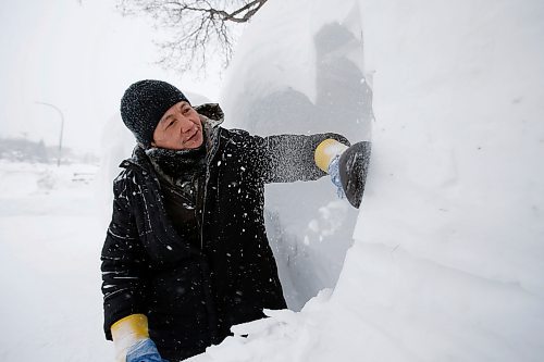 JOHN WOODS / WINNIPEG FREE PRESS
Ed Sanchez works on snow sculptures in his front yard on Airlies, Sunday, February 13, 2022. Sanchez makes the sculptures every year, including a &#x482;lake Wheeler&#x4e0;he did last year, and invites people to come take photos

Re: standup
